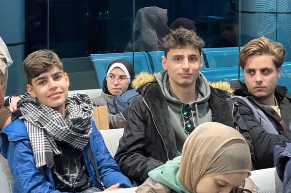 Казахстанцы и их семьи из сектора Газа прибыли в Алматы
 - Sputnik Казахстан