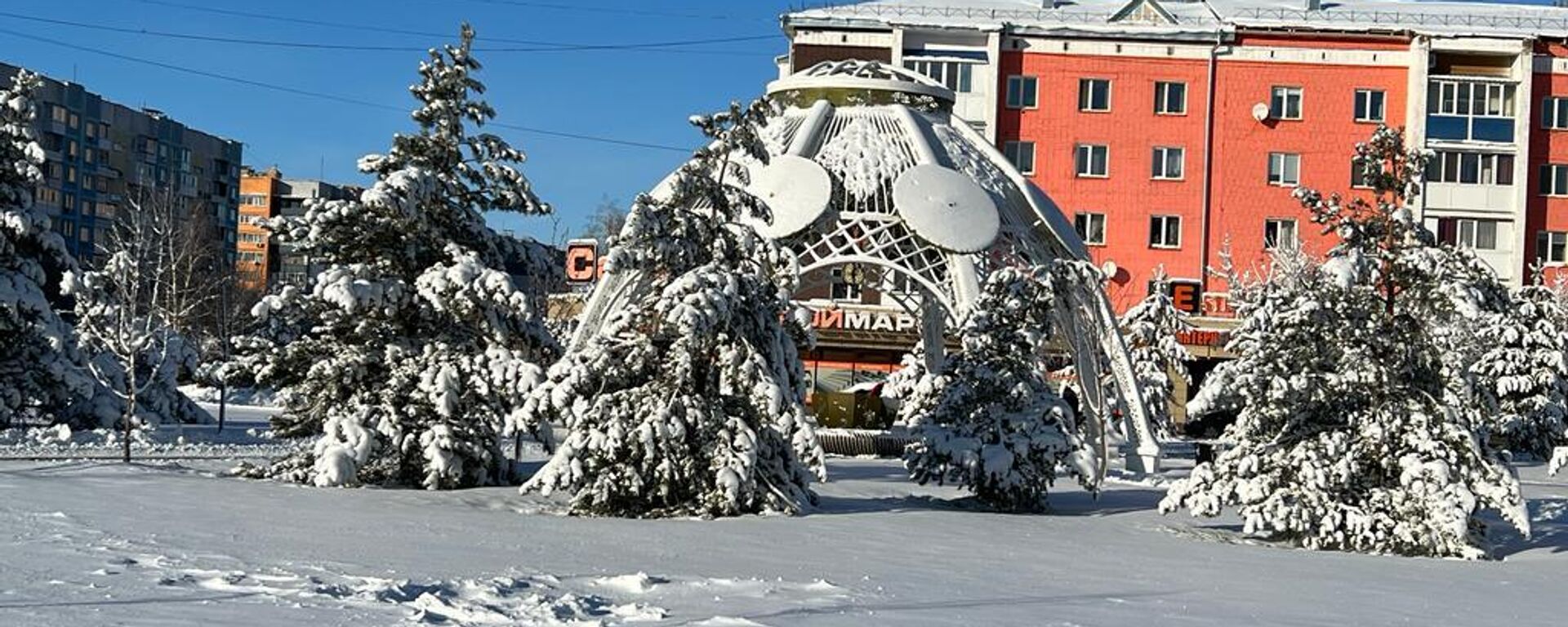 Северный Казахстан завалило снегом: во многих районах и селах нет света - Sputnik Казахстан, 1920, 19.11.2023