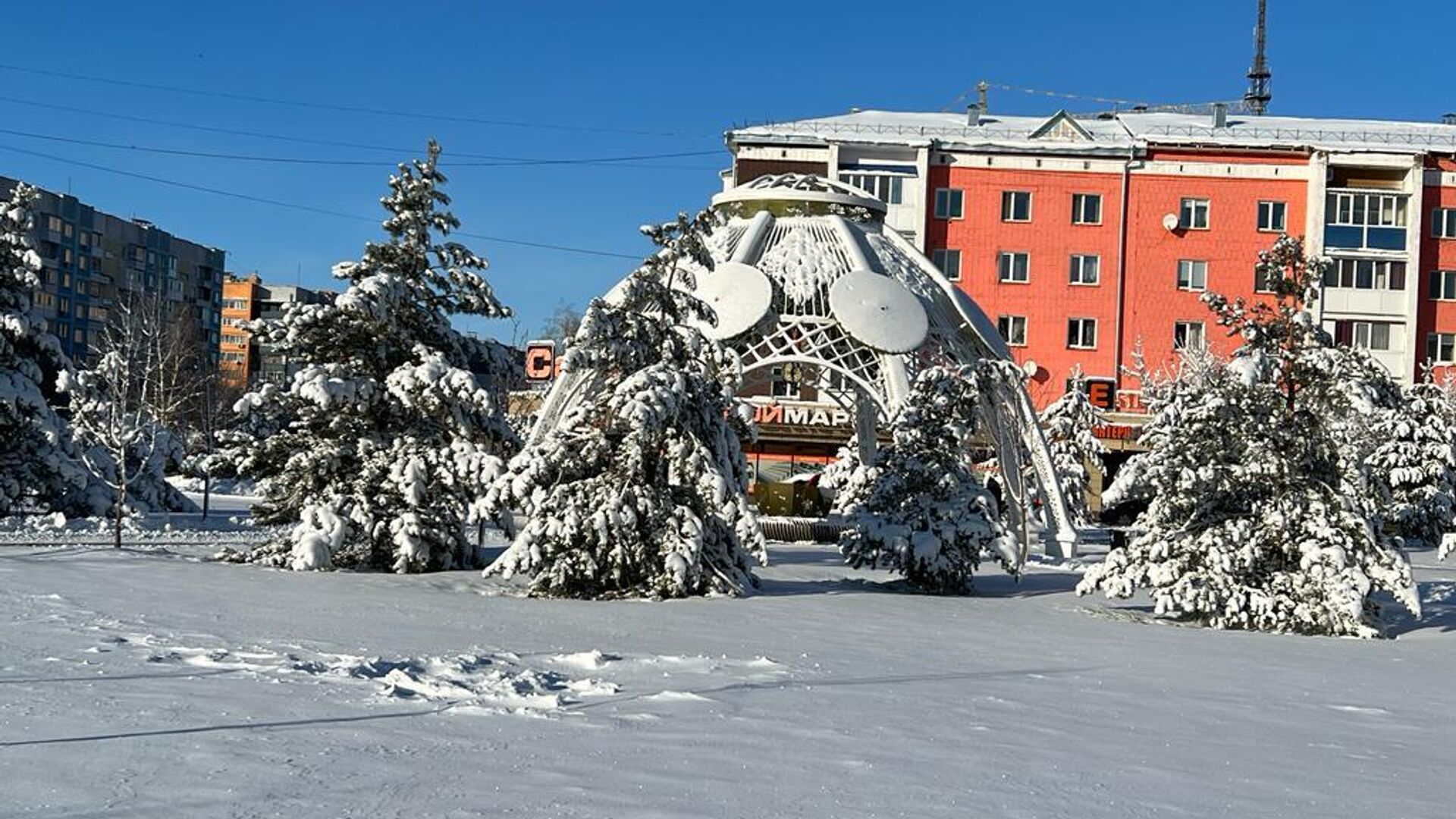 Северный Казахстан завалило снегом: во многих районах и селах нет света - Sputnik Казахстан, 1920, 19.11.2023