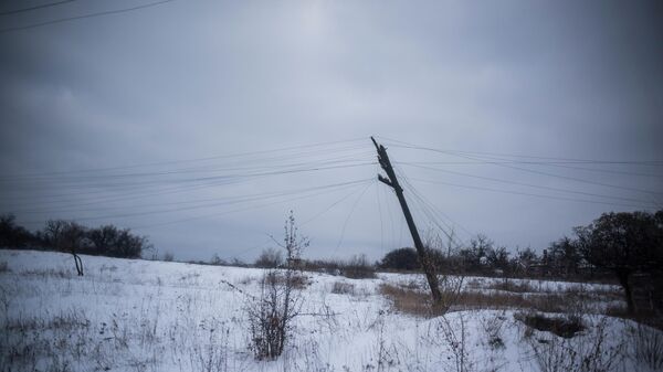 Опора линии электропередач с оборванными проводами  - Sputnik Казахстан