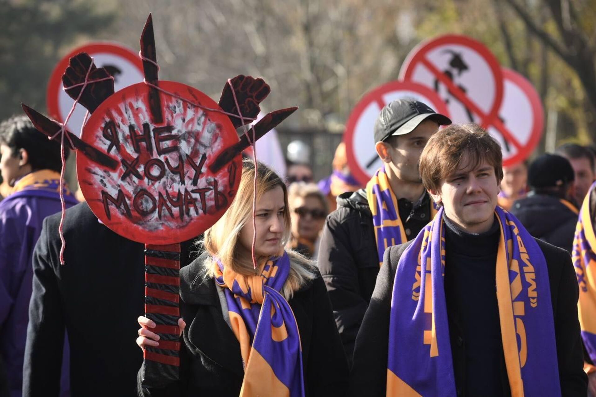 Митинг против насилия в отношении женщин проходит в Алматы - Sputnik Қазақстан, 1920, 26.11.2023