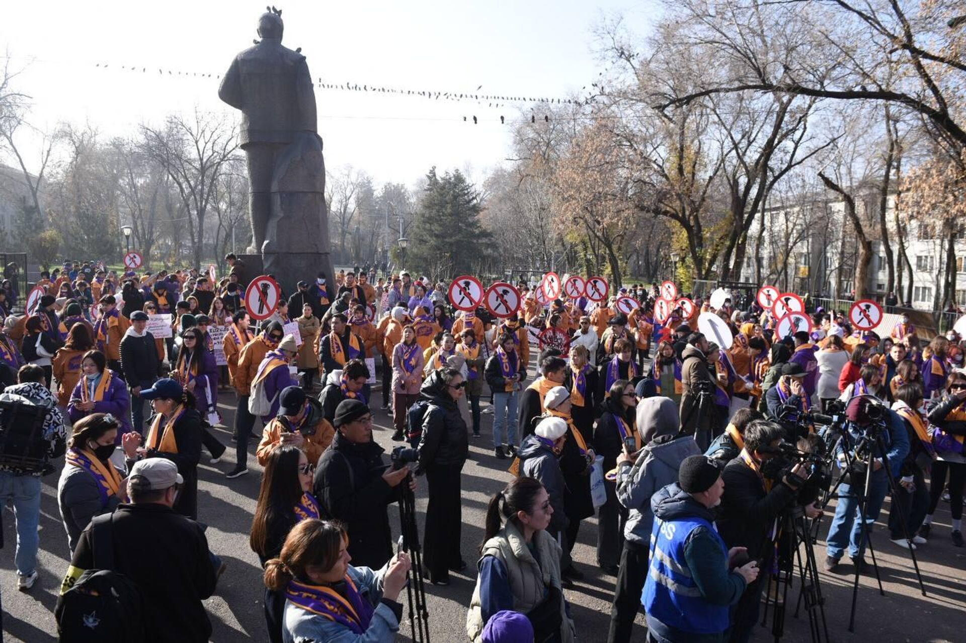 Митинг против насилия в отношении женщин проходит в Алматы - Sputnik Казахстан, 1920, 31.12.2023