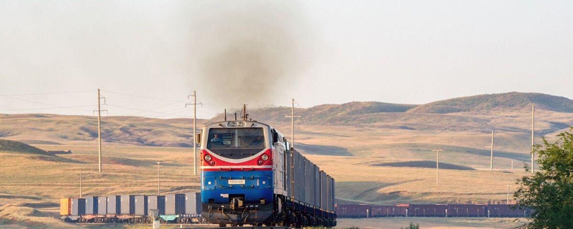 Жүк пойызы - Sputnik Қазақстан, 1920, 02.05.2025