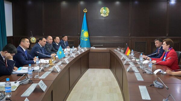 встреча Асаина Байханова с послом Германии в Казахстане Моникой Иверсен - Sputnik Казахстан