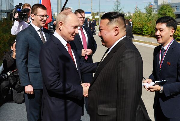 Лидер КНДР Ким Чен Ын встретился с президентом России Владимиром Путиным 13 сентября 2023 года во Владивостоке. Они провели переговоры и посетили космодром Восточный. - Sputnik Казахстан