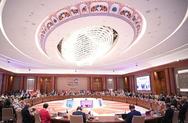 Третье пленарное заседание по теме: &quot;Одно будущее&quot; (вопросы технологической трансформации, шифровизации, реформирования многосторонних институтов, перспектив сферы труда) на саммите G20 в Нью-Дели. - Sputnik Казахстан