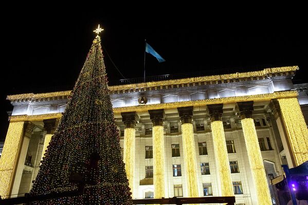 Акцию в преддверии новогодних праздников организовал акимат города Алматы. - Sputnik Казахстан