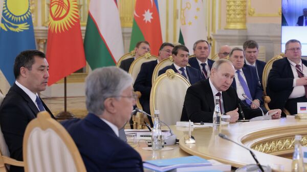 Токаев, Путин и другие лидеры стран СНГ встретились на заседании ВЕЭС - прямой эфир - Sputnik Казахстан