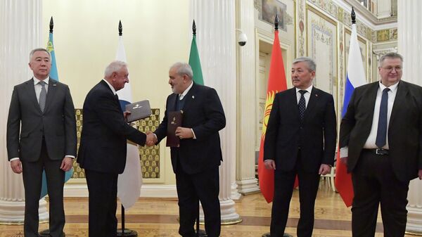 Подписание соглашения о свободной торговле между ЕАЭС и Республикой Иран - Sputnik Казахстан