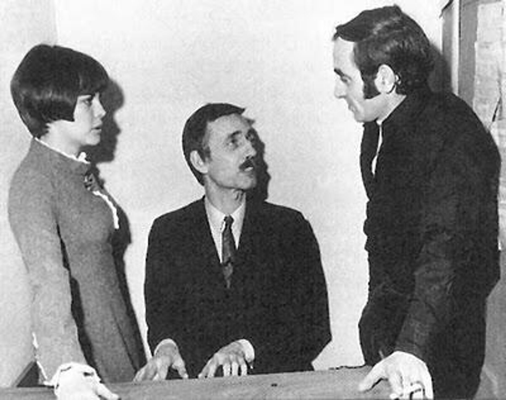 Мирей Матье, Поль Мориа и Шарль Азнавур в 1966 году - Sputnik Казахстан, 1920, 13.01.2024