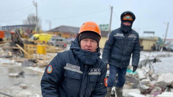 Спасатели завершили разбор завалов взорвавшегося кафе в Уральске  - Sputnik Казахстан