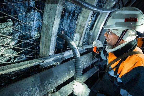 Восстановительные работы начаты в шахтах Qarmet - Sputnik Казахстан