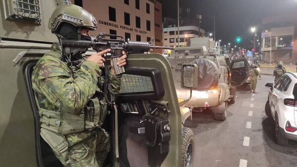 Военные Эквадора на улицах столицы - Sputnik Қазақстан