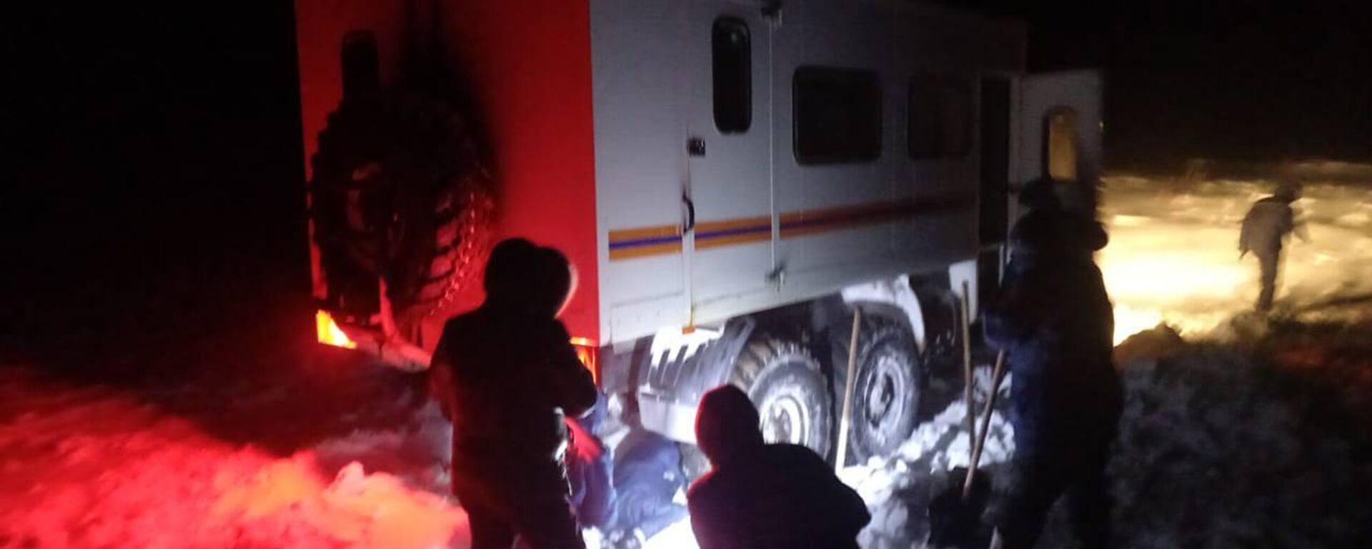 Спасение на трассе - Sputnik Казахстан, 1920, 20.01.2025