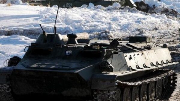 Военнослужащие армейского корпуса на Сахалине осваивают вождение многоцелевых легкобронированных тягачей - Sputnik Казахстан