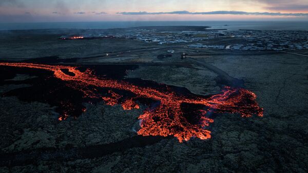 Вулкан Фаградальсфьядль в Исландии  - Sputnik Казахстан