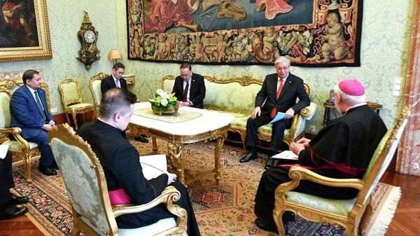 Встреча Касым-Жомарта Токаева с Секретарем Святого Престола по связям с государствами Полом Ричардом Галлахером - Sputnik Казахстан
