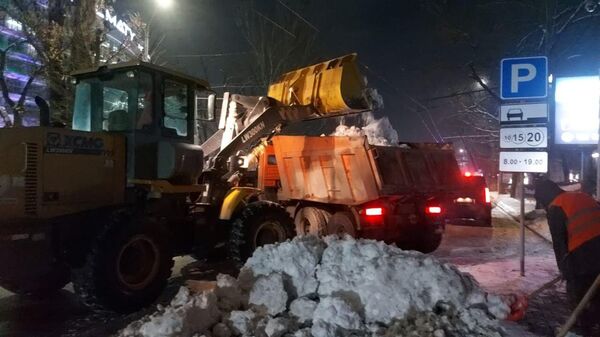 Снегоуборочная техника на дорогах Алматы - Sputnik Казахстан