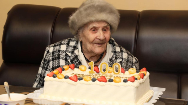 Карагандинские военные поздравили ветерана Великой Отечественной войны Анну Котову со столетним юбилеем - Sputnik Казахстан