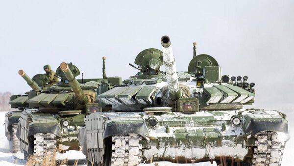 Экипажи танков Т-72Б3М танкового соединения Центрального военного округа (ЦВО) - Sputnik Казахстан