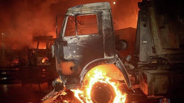 Сгоревший грузовик, архивное фото - Sputnik Казахстан