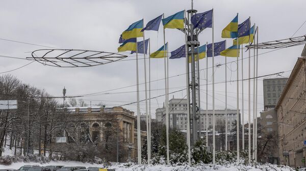 Флаги Евросоюза и Украины - Sputnik Казахстан