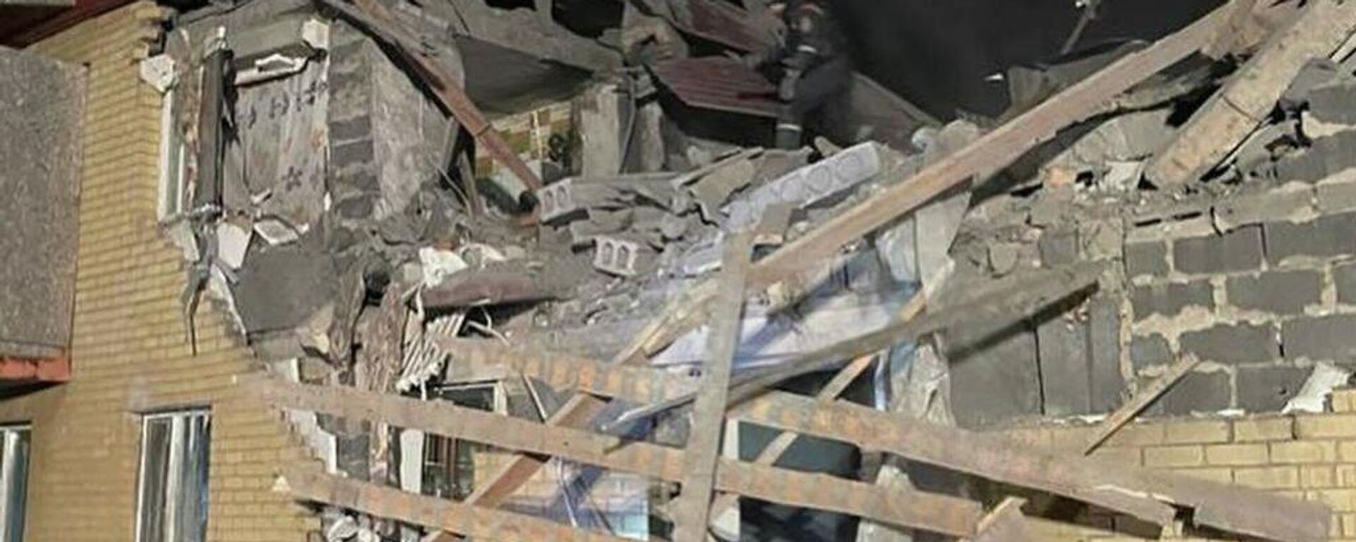 Двухэтажный дом обрушился в Карагандинской области из-за взрыва газового баллона: двое погибли - Sputnik Қазақстан, 1920, 31.01.2024