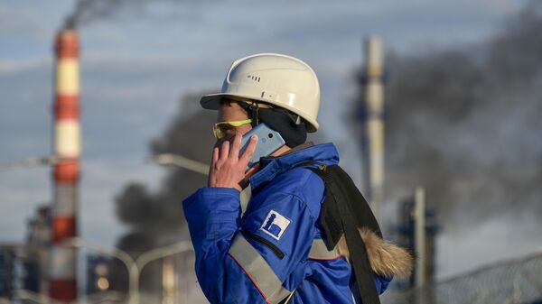 Пожар на нефтеперерабатывающем заводе - Sputnik Казахстан
