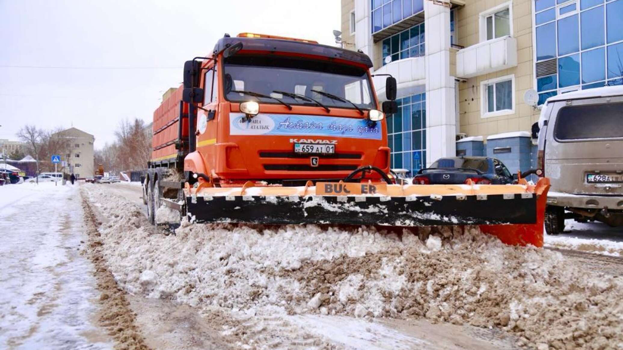 Более 54 тыс. кубометров снега вывезли днем 5 февраля в Астане -  05.02.2024, Sputnik Казахстан