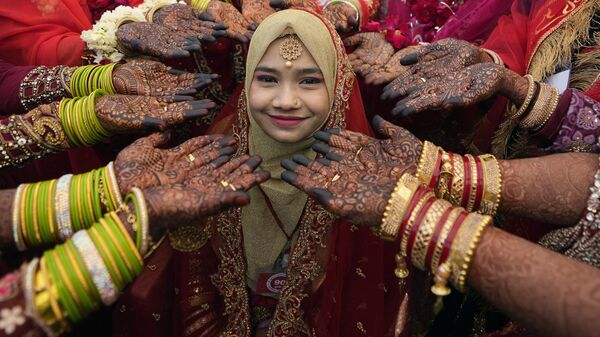 Массовая свадьба в индийском городе Ахмедабад - Sputnik Казахстан