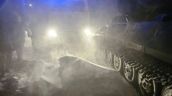 В Актюбинской области военные помогают спасателям вызволять из снежного плена людей на дорогах  - Sputnik Казахстан