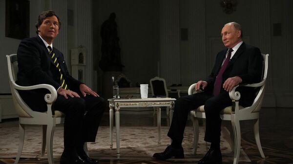 Президент РФ Владимир Путин дал интервью американскому журналисту Такеру Карлсону - Sputnik Казахстан