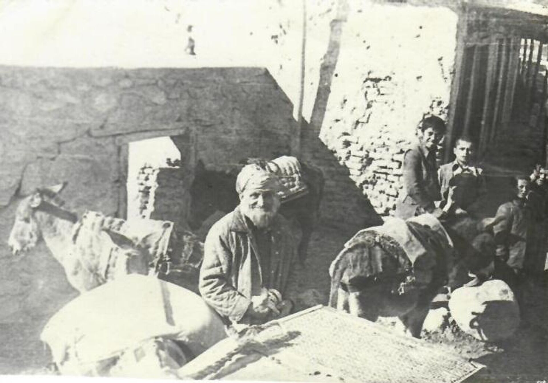 Обычное афганское поселение, через которое маршем проходили бойцы - Sputnik Казахстан, 1920, 14.02.2024