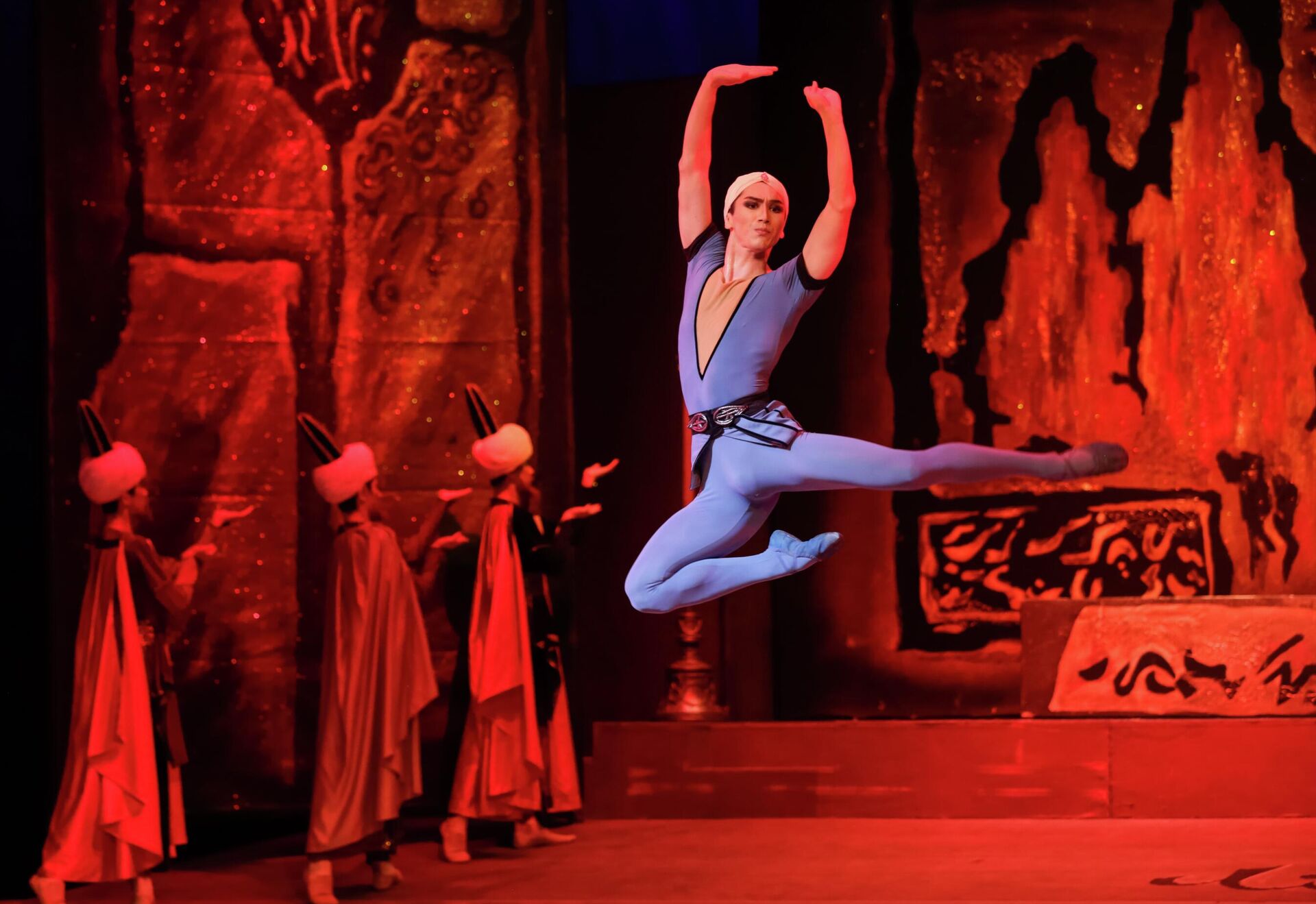 Сцены из балета Легенда о любви - Sputnik Казахстан, 1920, 04.03.2024