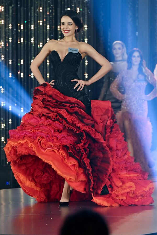 Мисс Мира - представительница Украины София Шамия показала конкурсное вечернее платье
