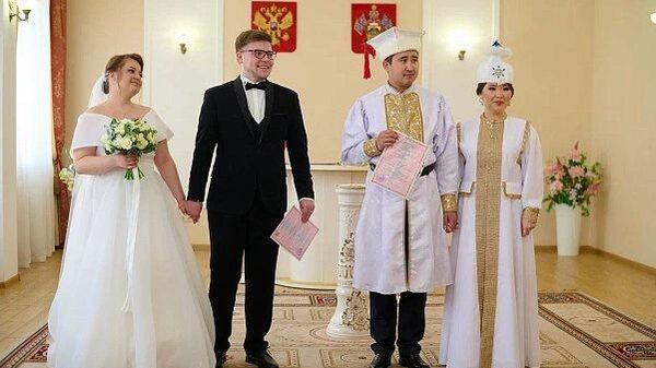 Участники Всемирного фестиваля молодежи сочетались браком в Сочи - Sputnik Қазақстан