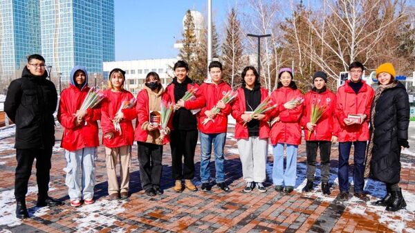 Волонтеры в Астане 8-го марта - Sputnik Казахстан