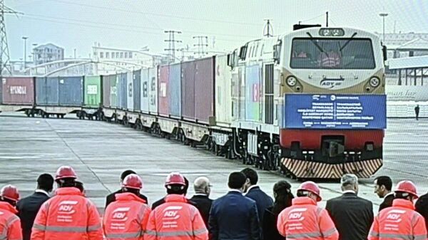 Прибытие контейнерного поезда из Сианя в Апшерон - Sputnik Казахстан