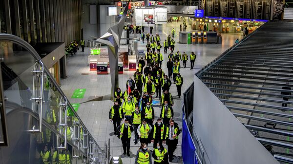 Профсоюз объявил об очередной забастовке сотрудников безопасности в нескольких аэропортах Германии - Sputnik Казахстан