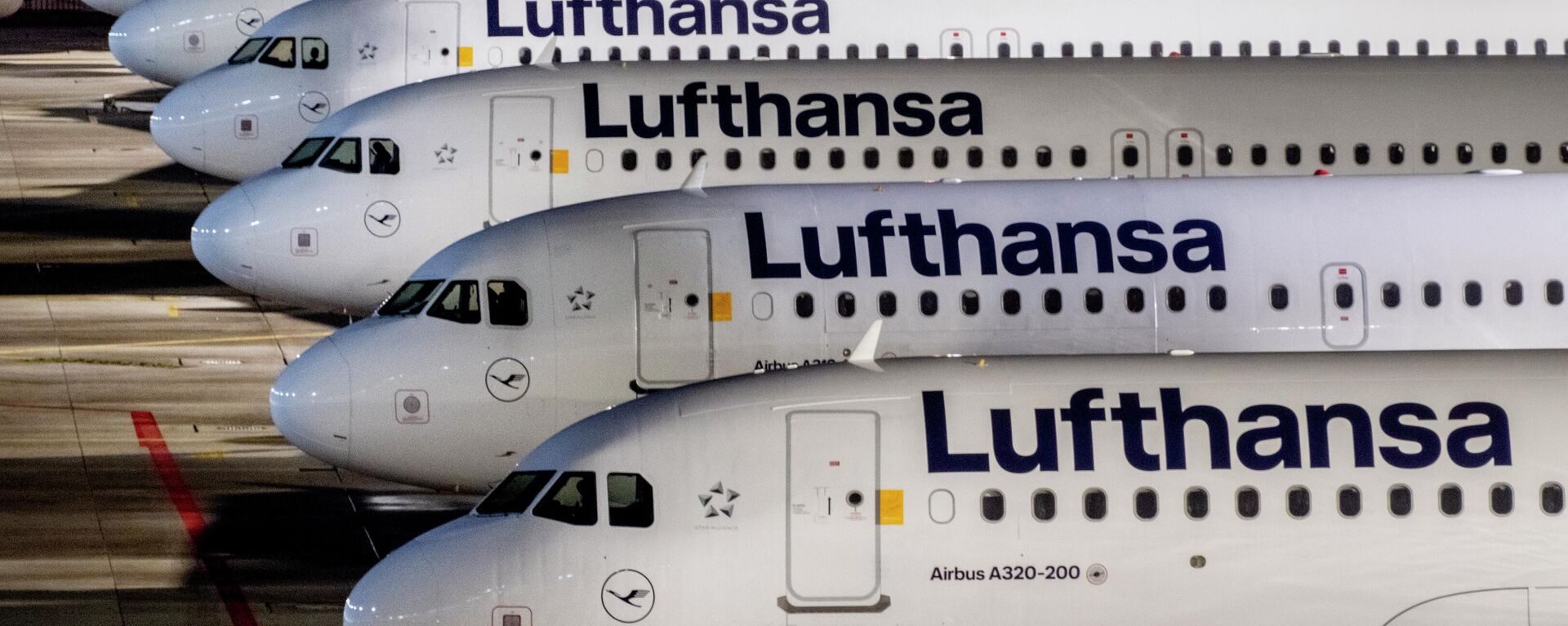 Самолеты Lufthansa в аэропорту  - Sputnik Казахстан, 1920, 06.12.2024