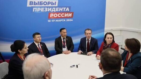 Наблюдатели от Парламентской Ассамблеи ОДКБ встретились в Владимиром Машковым в предвыборном штабе Путина - Sputnik Казахстан