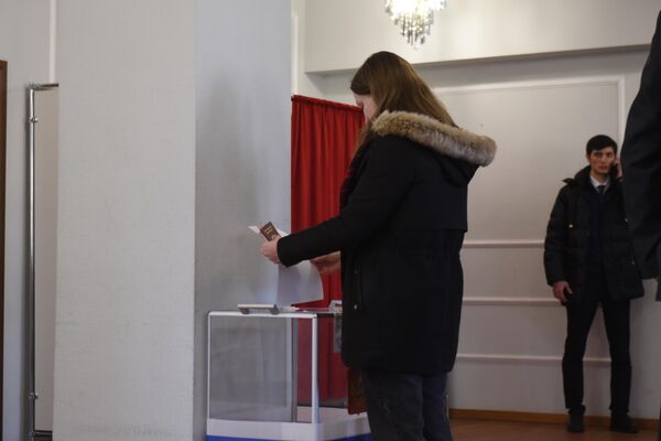 Избирательные участки в Алматы на выборах президента России - Sputnik Казахстан
