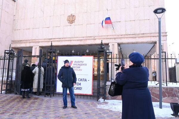Избиратели в Астане - Sputnik Казахстан