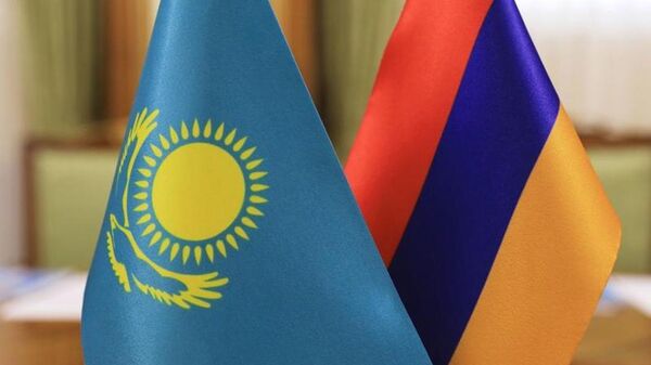 Флаги Казахстана и Армении - Sputnik Казахстан