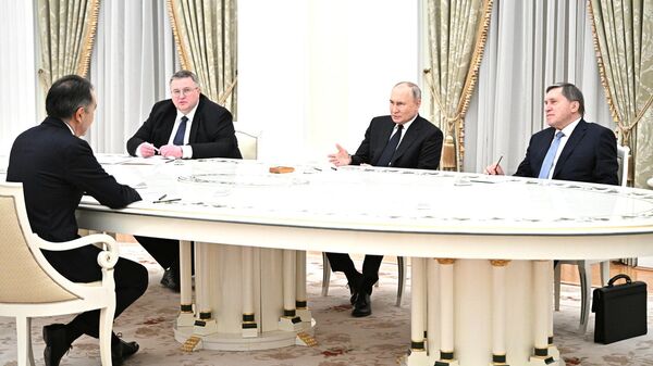 Владимир Путин провёл в Кремле встречу с Председателем Коллегии Евразийской экономической комиссии Бакытжаном Сагинтаевым - Sputnik Казахстан