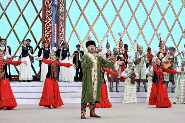 Казахские народные песни украсили праздник в Алматы - Sputnik Казахстан