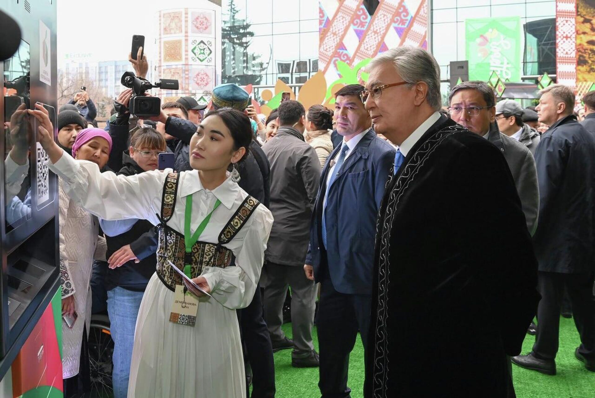 Глава государства посетил фестиваль Наурыз Фест - Sputnik Қазақстан, 1920, 21.03.2024