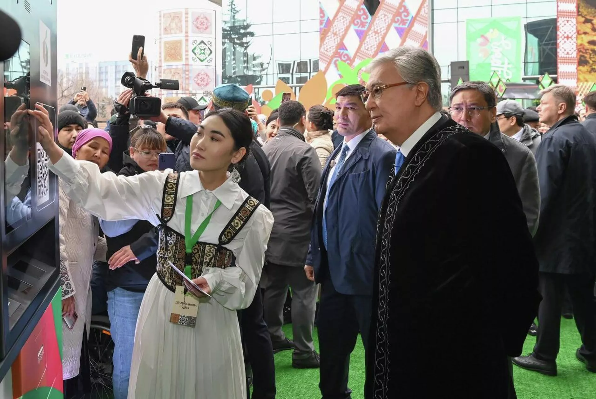 Глава государства посетил фестиваль Наурыз Фест - Sputnik Казахстан, 1920, 21.03.2024