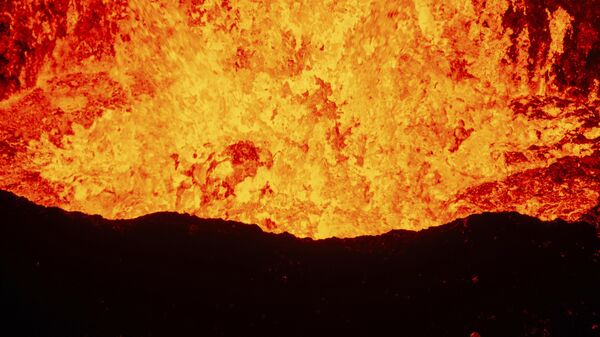 Извержение вулкана недалеко от города Гриндавик, Исландия - Sputnik Казахстан
