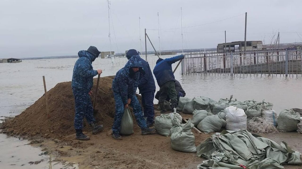 Из затопленных районов Актобе эвакуировали более 1400 человек, 623 из  которых дети - 29.03.2024, Sputnik Казахстан